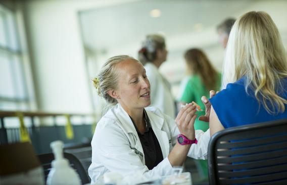 Nurse giving a patient a flu vaccination.